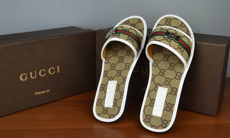 Gucci Slippers Woman--183